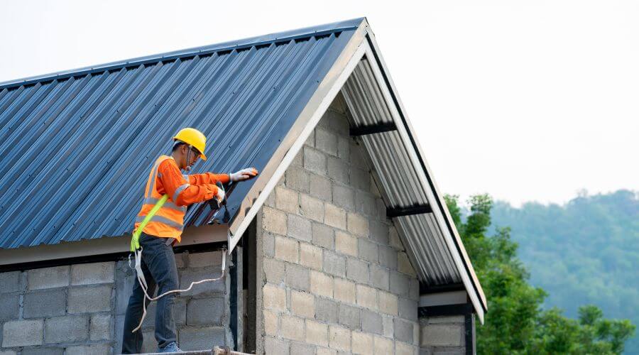 Expert Emergency Roof Repairs services in Goodland, FL